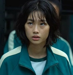 5 Squid Game Characters We Wish Were Not Dead Squid Game Sae Byeok Squid Game Sae Byeok Death Squid Game Hoyeon Jung Death Best Movies On Netflix Right Now